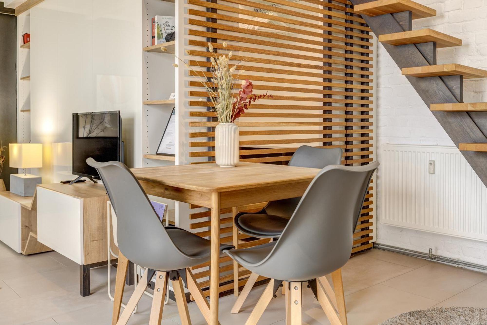 Apartment Dachgeschoss-apartment / Ruhig / Zentrale Lage Nahe Staatstheater / Hbf