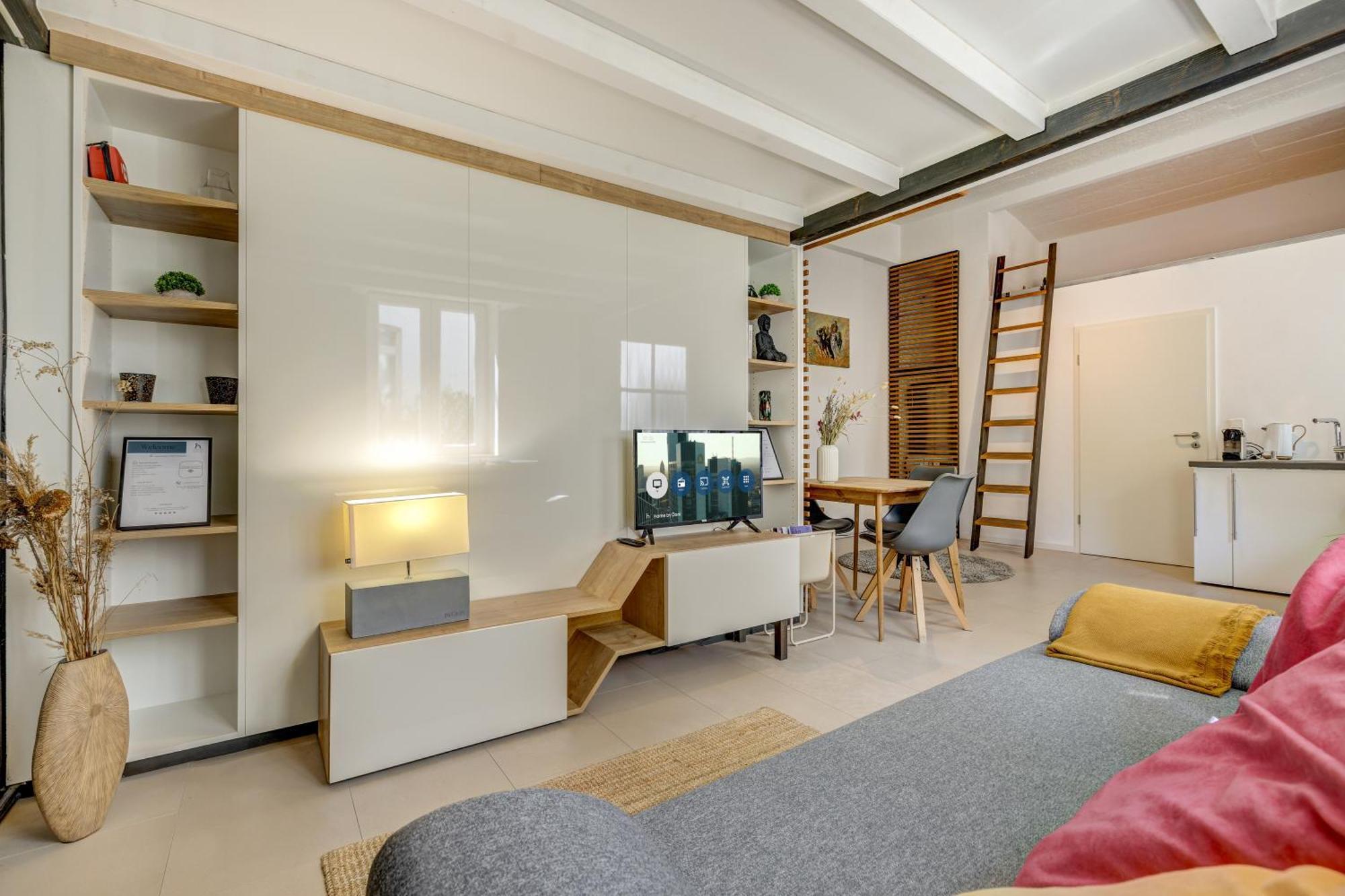 Dachgeschoss-apartment / Ruhig / Zentrale Lage Nahe Staatstheater / Hbf Apartment *
